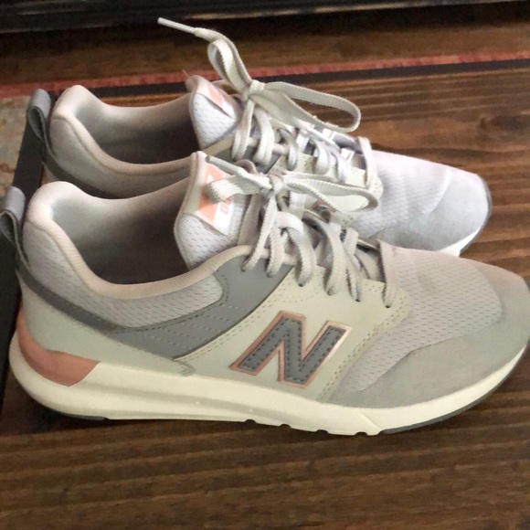 New Balance Shoes - New Balance 009 size 7.5